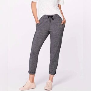Lululemon On The Fly Pants 26” Sweatpants Joggers Size 2